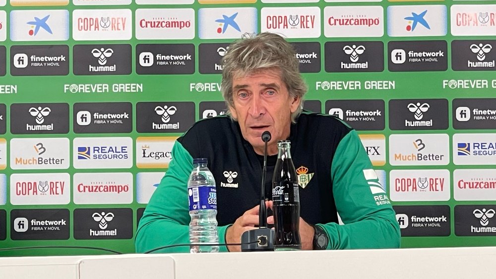 Manuel Pellegrini durante la rueda de prensa previa al Betis - Osasuna.