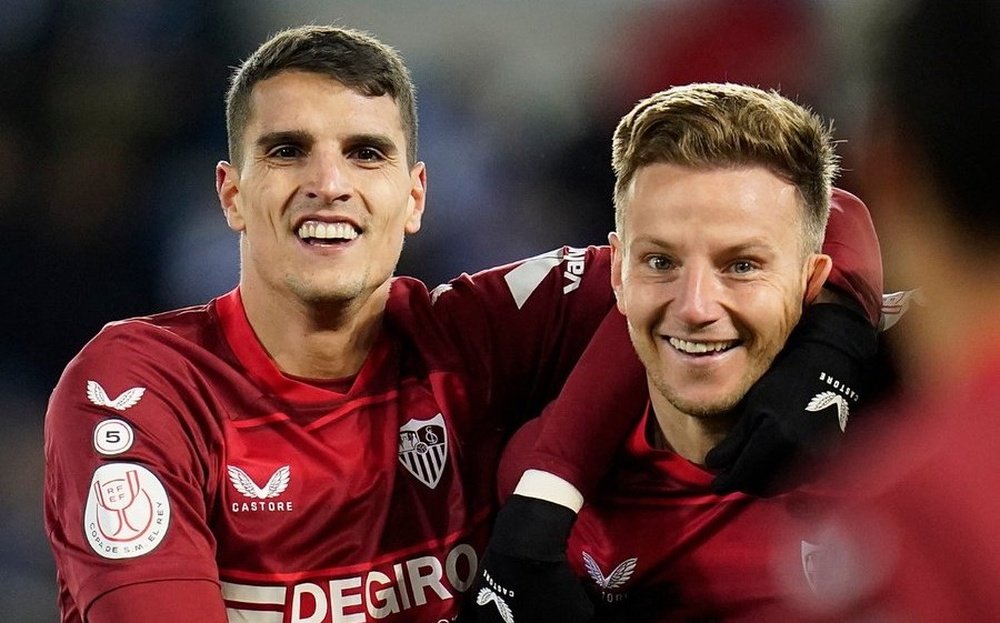 Rakitic y Lamela celebrando el gol del croata en Mendizorroza. Foto: @SevillaFC