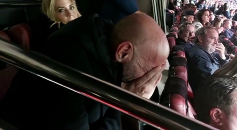 Monchi llora desconsolado tras el gol de Rakitic ante el Cádiz.