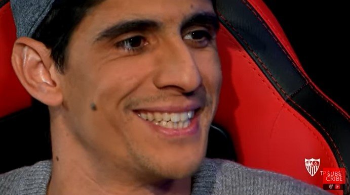 El portero del Sevilla FC, Yassine Bono, en la entrevista concedida a los medios del club en el programa A Balón Parado. Foto: SFC Media