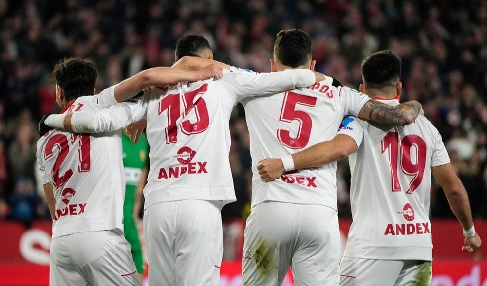 Óliver Torres, Lucas Ocampos, En-Nesyri y Marcos Acuña en la victoria ante el Elche CF. Foto: @SevillaFC