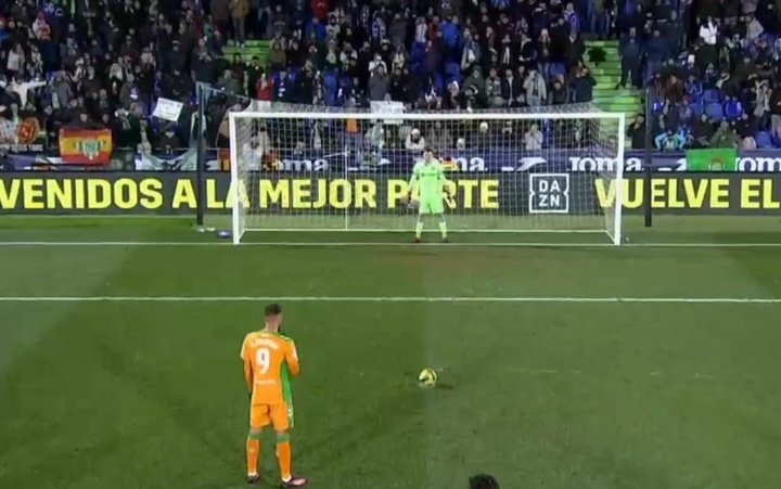 Borja Iglesias hace historia en Primera al anotar 15 penaltis seguidos sin fallo