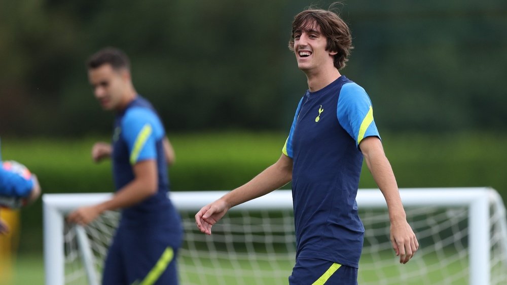 Bryan Gil entrenando con el Tottenham Hotspurs | Imagen: @SpursOfficial