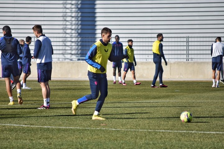 Imagen de Januzaj en el entrenamiento del Sevilla FC | Imagen: Mario Míjenz