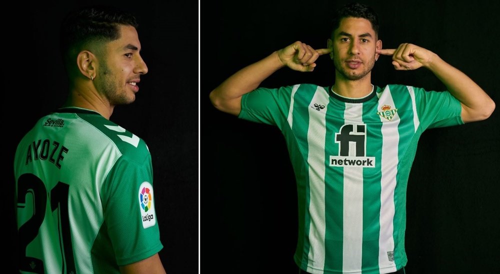 Ayoze Pérez posa con su nueva camiseta
