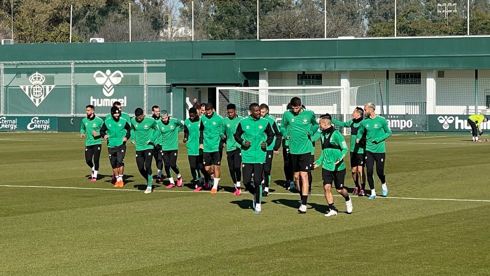 El Betis se ejercita en la CD Luis del Sol antes de recibir al Celta.