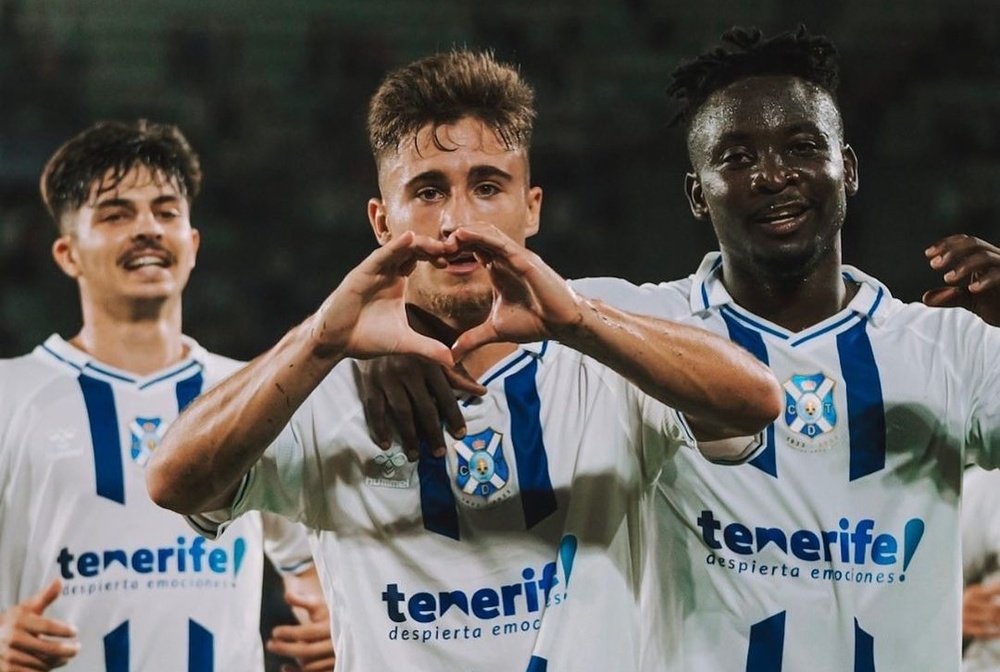 Iván Romero, celebrando un gol con el CD Terife. Foto: @ivanromerodeavilaa