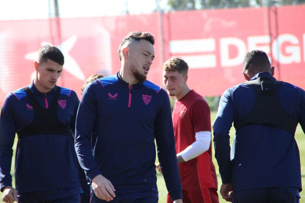 Lucas Ocampos durante un entrenamiento con el Sevilla FC. Foto: Pablo Sánchez.