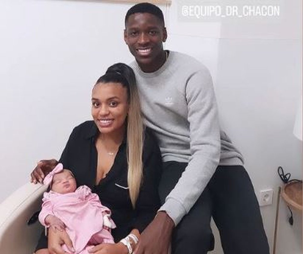Luiz Henrique, junto a su esposa Carolina y su hija sevillana, recién nacida .- Instagram LH