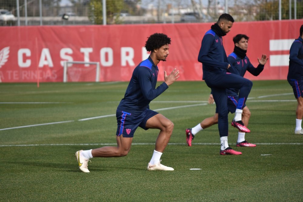 Loïc Badé, en el entrenamiento del Sevilla FC. Foto: Mario Míjenz