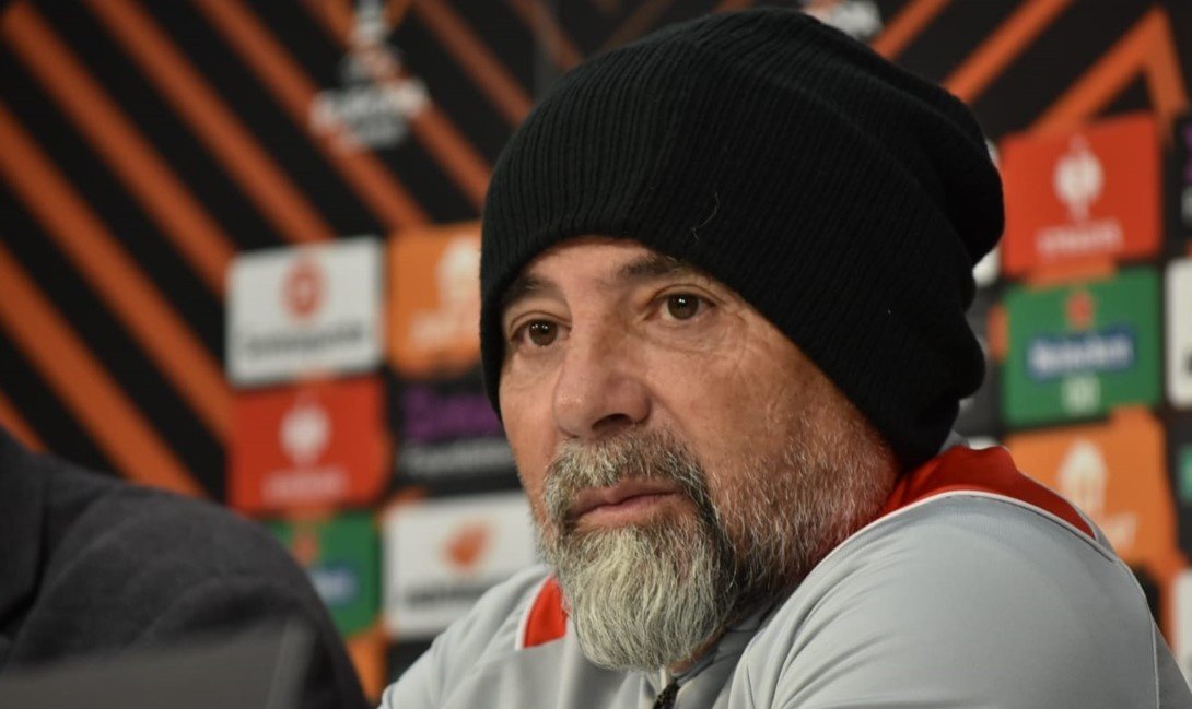 El entrenador del Sevilla FC, Jorge Sampaoli, en la rueda de prensa previa al partido de la Europa League ante el PSV Eindhoven. Foto: Mario Míjenz García