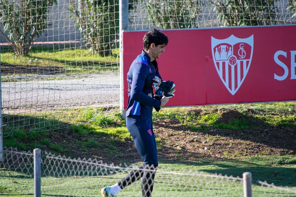 Imagen de Bono en el entrenamiento del Sevilla FC | Imagen: Mario Míjenz