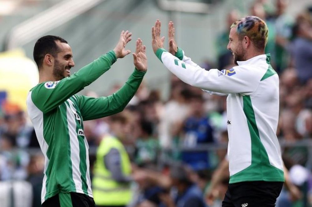 Juanmi celebra con Ruibal el gol anotado ante el Valladolid.- RBB