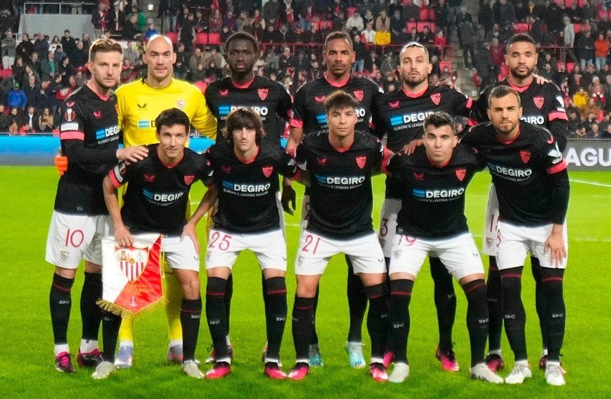 El once incial del Sevilla FC en el Philips Stadium, donde se ha medido al PSV Eindhoven. Foto: SFC Media