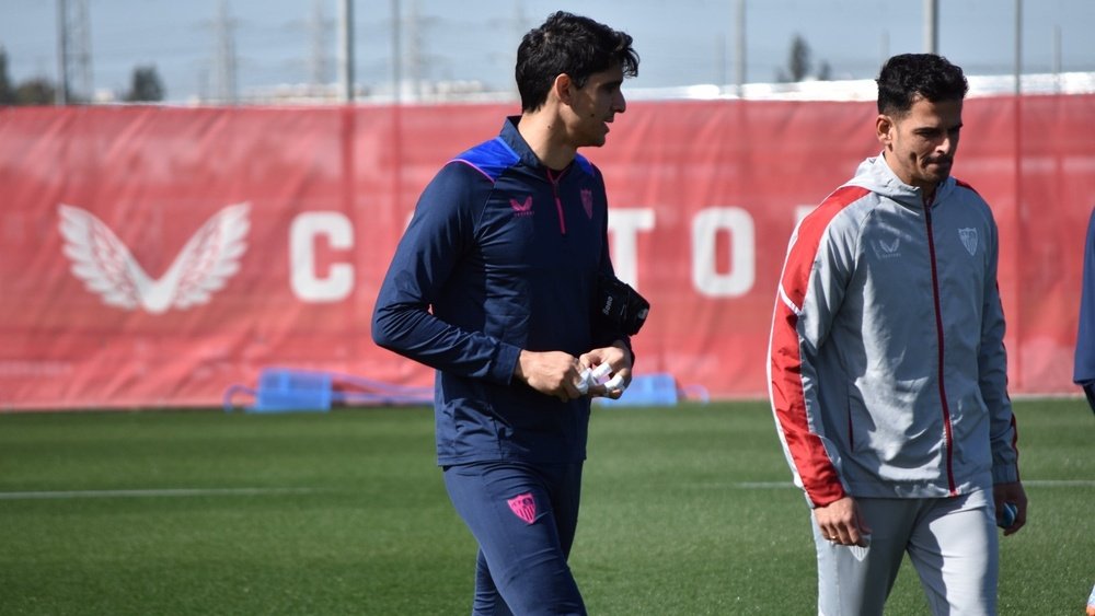 Imagen de Yassine Bounou llegando al entrenamiento con José Luis Silva | Imagen: Mario Míjenz