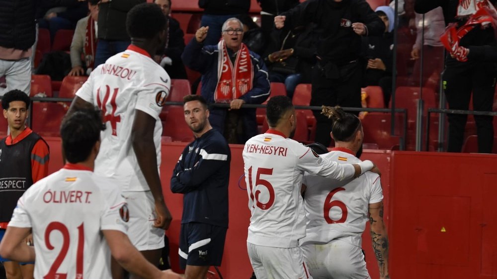Imagen de la celebración en el gol de Gudelj al PSV | Imagen: Mario Míjenz