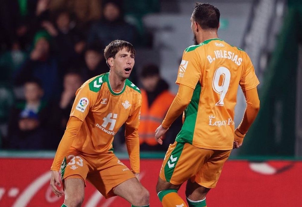 Juan MIranda y Borja Iglesias celebran el gol del primero en Elche, que suponía el 2-2.- RBB