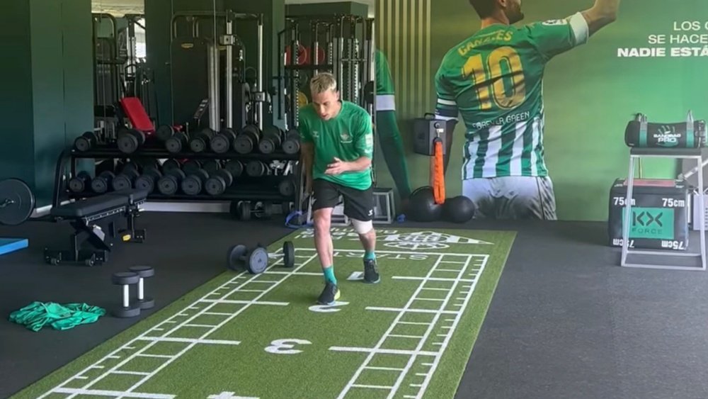 Canales trabaja individualmente en el gimnasio de la Ciudad Deportiva. Instagram Canales