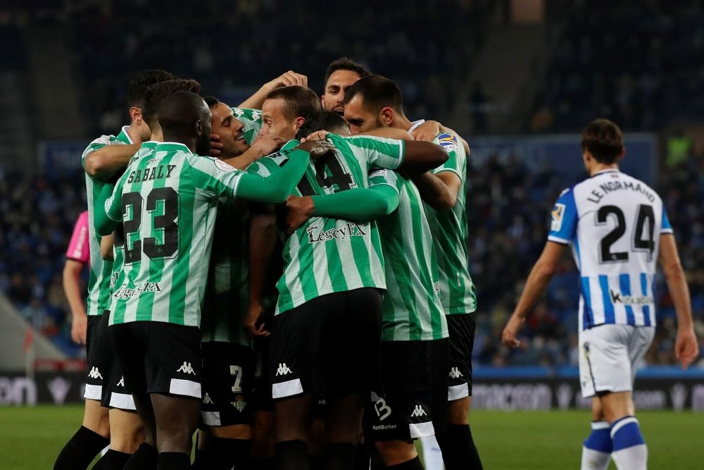Los jugadores del Real Betis celebran un gol a la Real Sociedad en el 0-4 copero de la pasada campaña.- Efe
