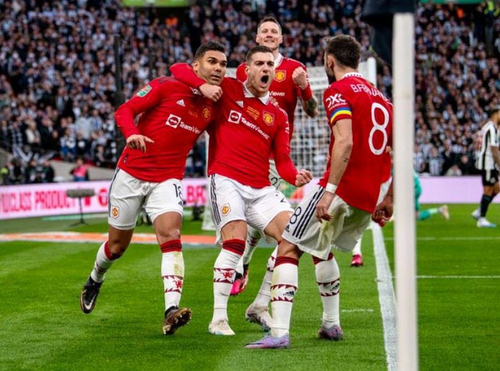 Los jugadores del Manchester United celebran un gol.-