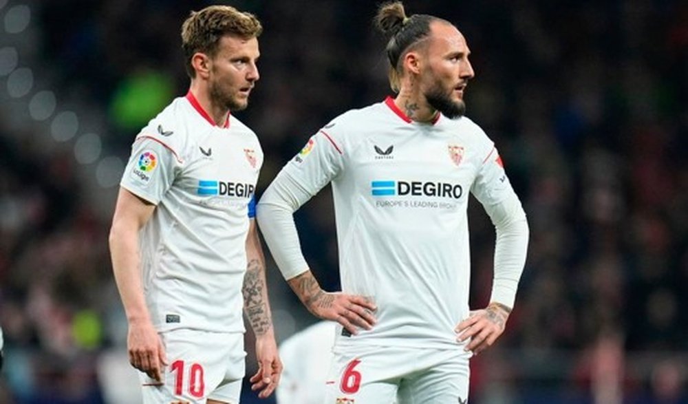 El capitán del Sevilla FC, Ivan Rakitic, junto a Nemanja Gudelj en el Cívita Metropolitano. Foto: SFC Media