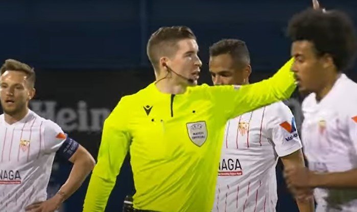 El francés François Letexier ya dirigió al Sevilla FC en febrero de 2022 en el estadio Maksimir ante el Dinamo Zagreb. Foto: Captura SFC TV