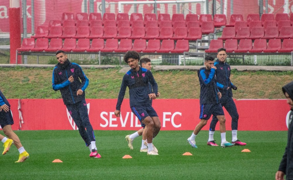 Loïc Badé, en el entrenamiento previo al Sevilla FC-Fenerbahçe. Foto: Mario Míjenz