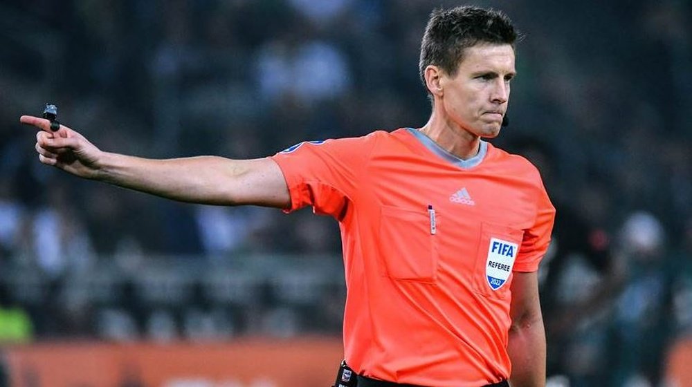 El colegiado alemán Daniel Siebert arbitrará el Manchester Utd - Real Betis de este jueves en Old Trafford.-