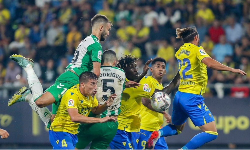Real Betis y Cádiz CF se verán las caras en el Benito Villamarín el Domingo de Resurrección.- Efe