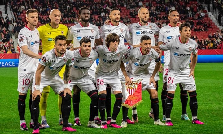 Las notas del Sevilla FC-Fenerbahçe: Dmitrovic y los goleadores Jordán y Lamela, los mejores