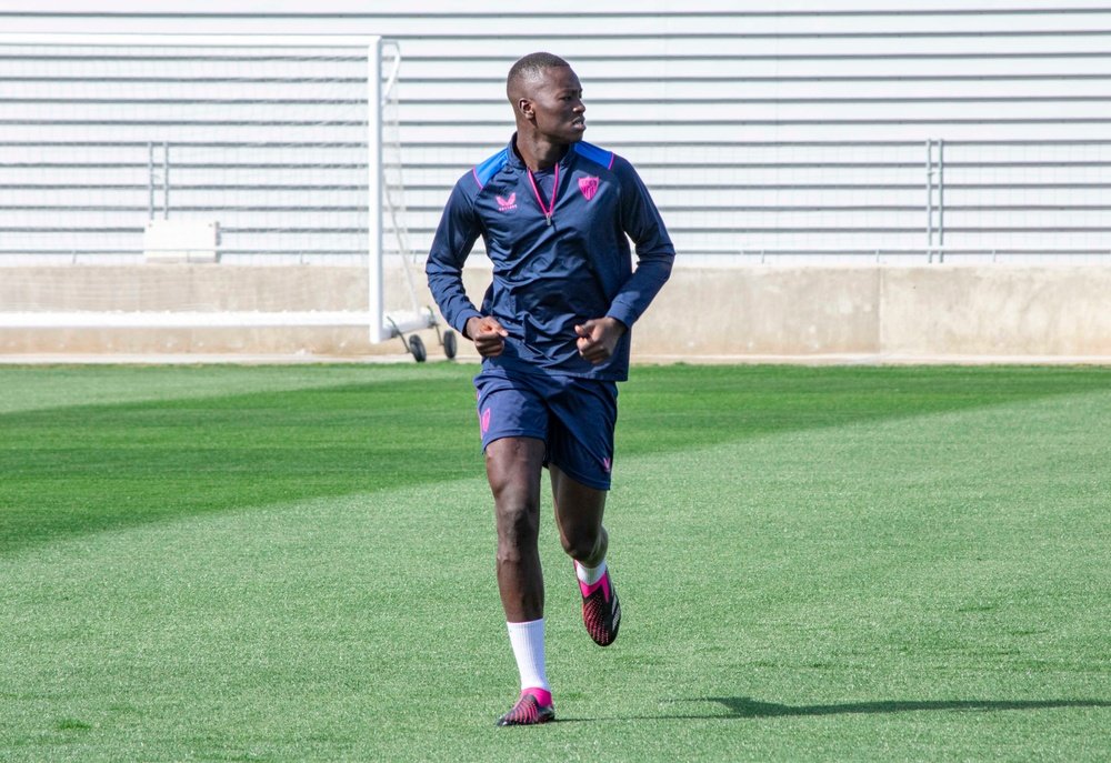 Imagen de Pape Gueye en el entrenamiento del Sevilla FC | Imagen: Mario Míjenz García