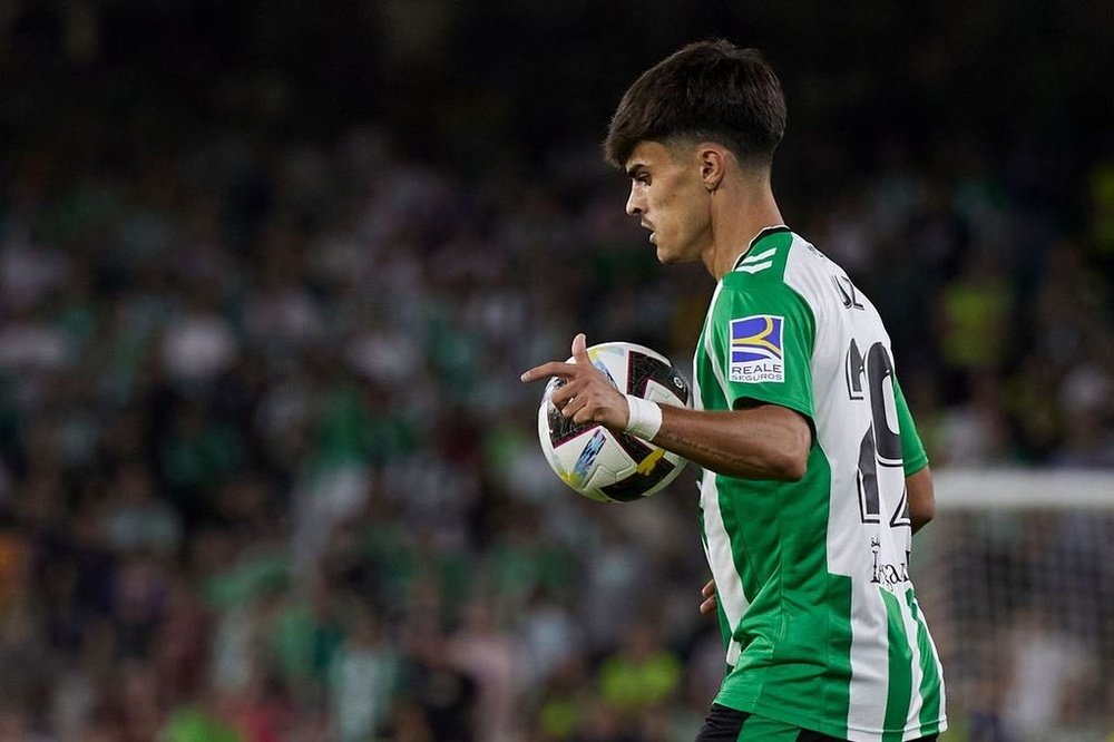 Juan Cruz durante su debut en LaLiga con el Real Betis.