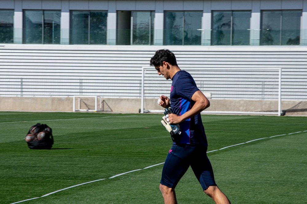 Bono, en su vuelta a los entrenamientos del Sevilla FC. Foto: Mario Míjenz