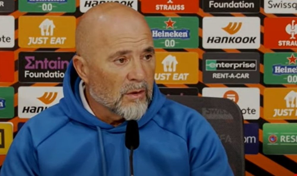 El entrenador del Sevilla FC, Jorge Sampaoli, en la rueda de prensa previa a la visita a Turquía al Fenerbahçe. Foto: SFC Media