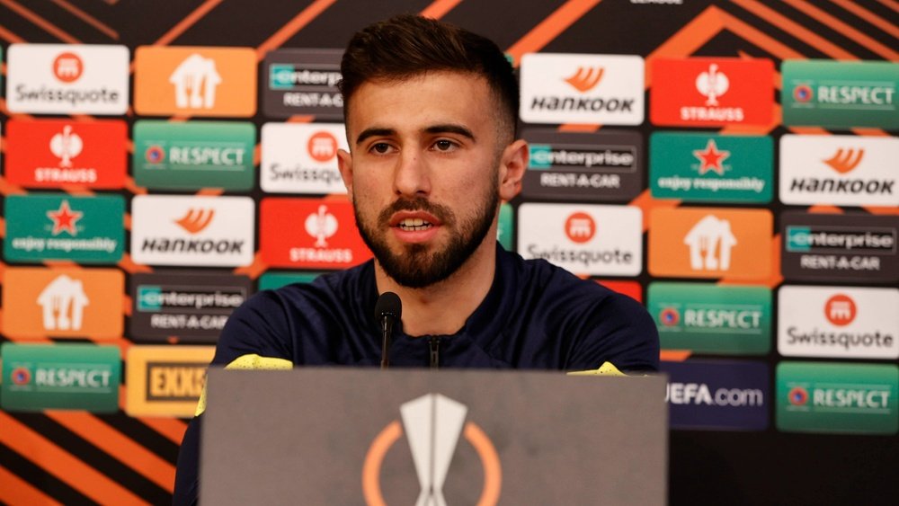 Imagen de Diego Rossi en la rueda de prensa previa al partido ante el Sevilla FC | Imagen: Fenerbache