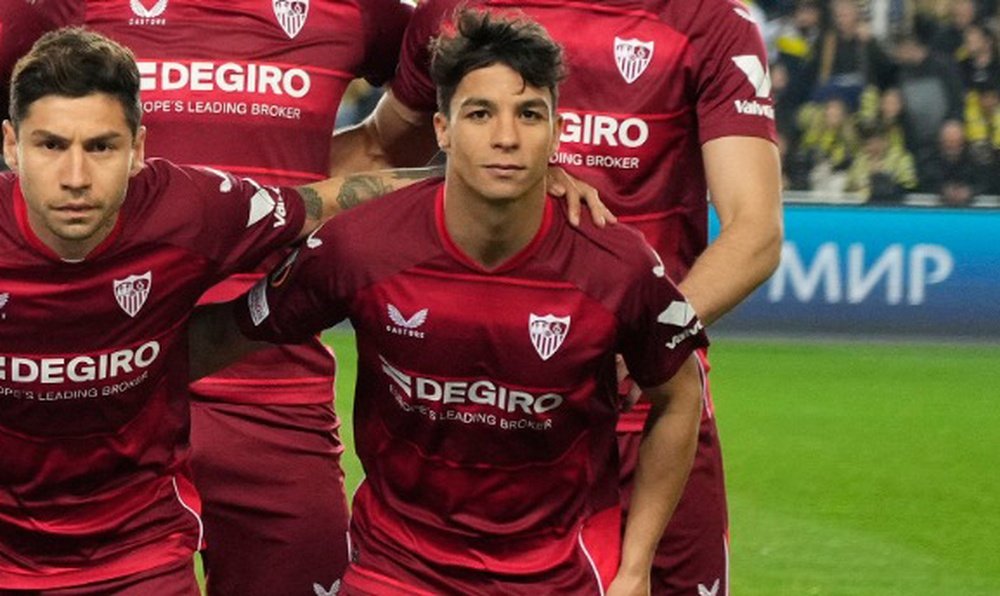 Imagen de Óliver Torres en la foto oficial del partido | Imagen: Sevilla FC