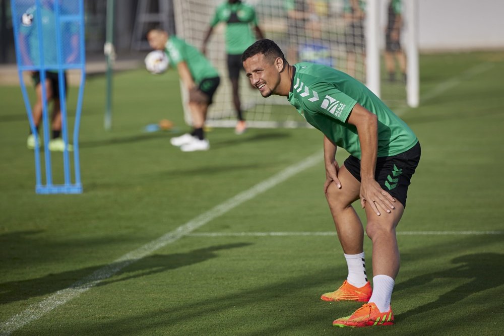 Luiz Felipe durante un entrenamiento del Real Betis en la Ciudad Deportivo Luis del Sol. (Salva Castizo)