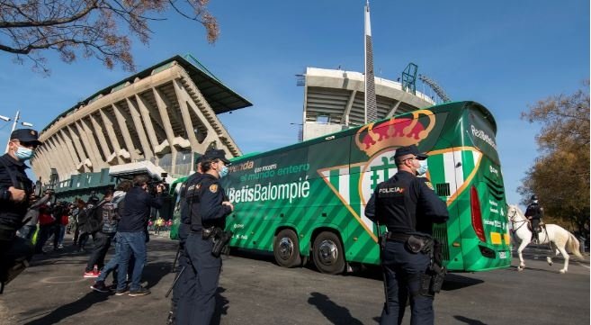 El Real Betis - Cádiz CF ha sido declarado partido de alto riesgo.- Efe