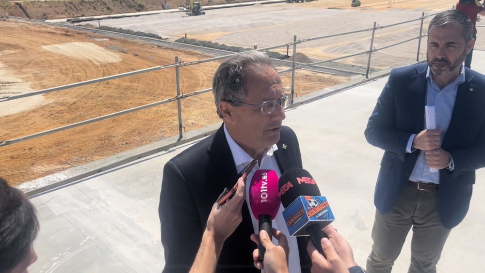 Ozgur Unay, durante la presentación de la Ciudad Deportiva Rafael Gordillo