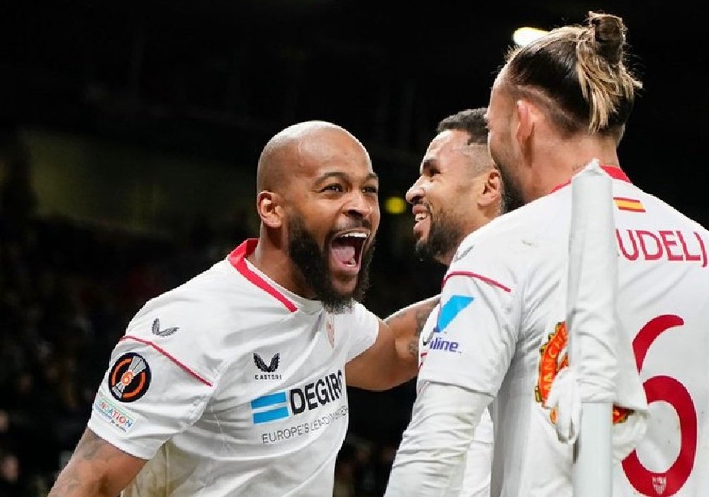 El central del Sevilla FC, Teixeira Marcao, fue titular en Old Trafford y jugó el partido completo en el empate a dos ante el Manchester United. Foto: SFC Media