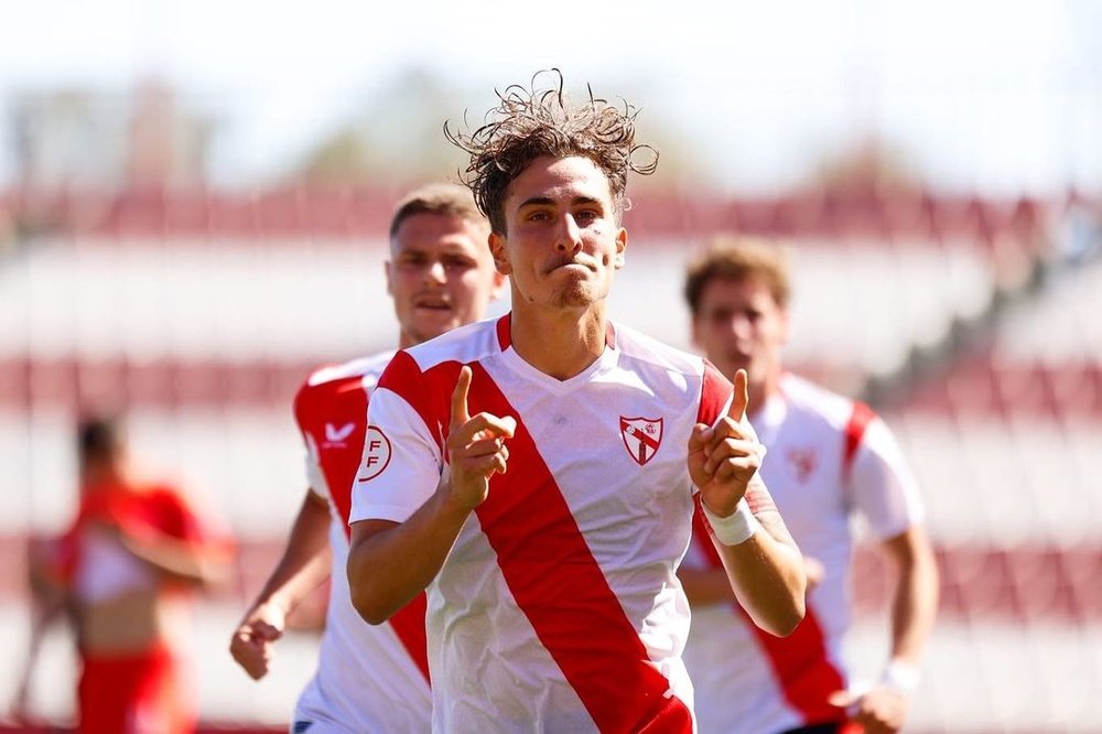Imagen de Valentino Fattore tras marcar de penalti| Imagen: @SevillaFC