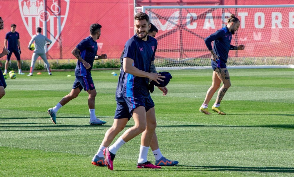 Alex Telles durante un entrenamiento del Sevilla FC | Imagen: Mario Míjenz García