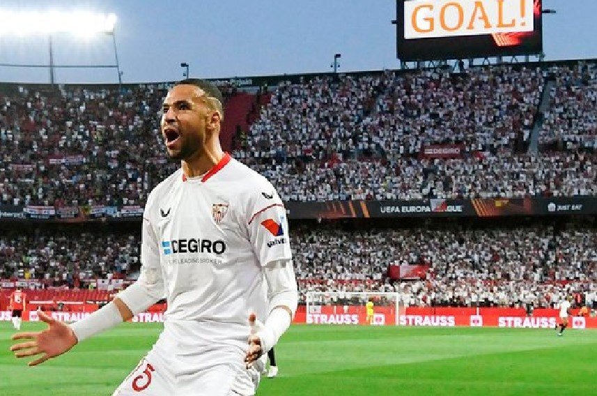 El delantero del Sevilla FC, Youssef En-Nesyri, celebrando uno de sus dos goles ante el Manchester United con el que su equipo ha logrado el pase a las semifinales de la Europa League. Foto: SFC Media