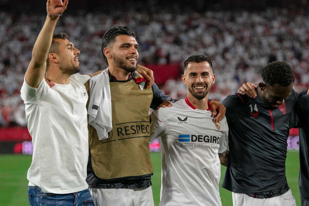 Imagen de Jordán, Rekik, Suso y Nianzou celebrando en la eliminatoria del Sevilla FC ante el Mnachester United en el Sánchez-Pizjuán | Imagen: Mario Míjenz García