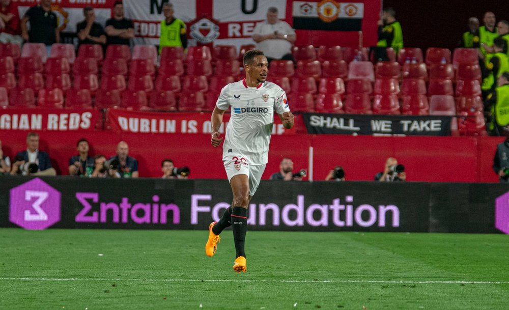 Imagen de Fernando Reges en la eliminatoria del Sevilla FC ante el Mnachester United en el Sánchez-Pizjuán | Imagen: Mario Míjenz García