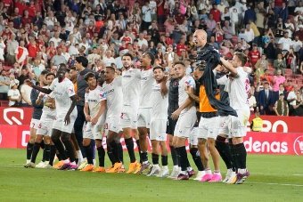 Los jugadores del Sevilla FC celebran el triunfo liguero ante el Villarreal. Foto: SFC Media