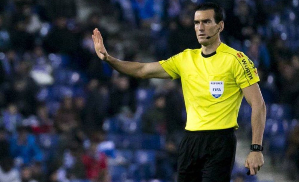 El alicantino Martínez Munuera arbitrará el Real Betis - Real Sociedad de este domingo en el Benito Villamarín.-