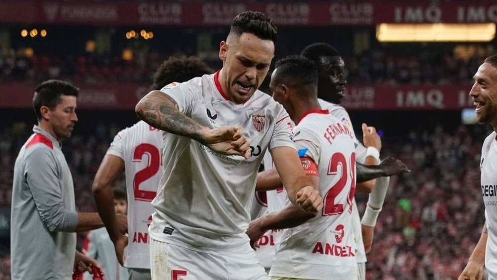 Imagen de Lucas Ocampos celebrando el gol de penalti en San Mamés | Imagen: @SevillaFC