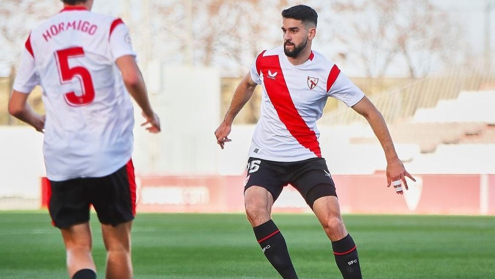 Imagen de Xavi Sintes jugando con el Sevilla Atlético | Imagen: @xavisintes_