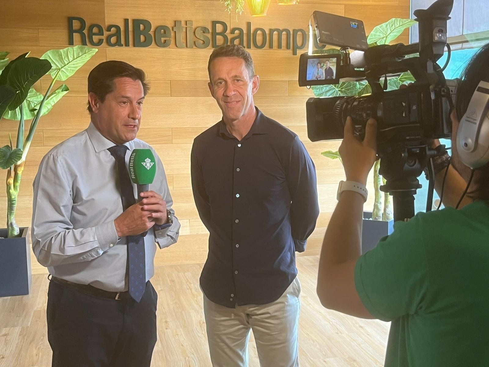 Ramón Planes, nuevo director deportivo del Betis, ofrece unas declaraciones en Betis TV. RTVBetis